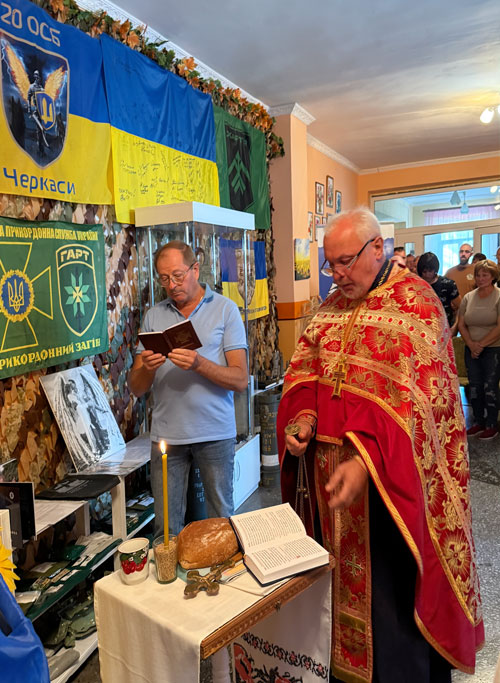 Пам’ятні експонати у просторі пошани села Товста